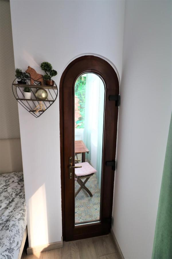 Lovely City Center Apartment - Free Minibar Bucarest Extérieur photo