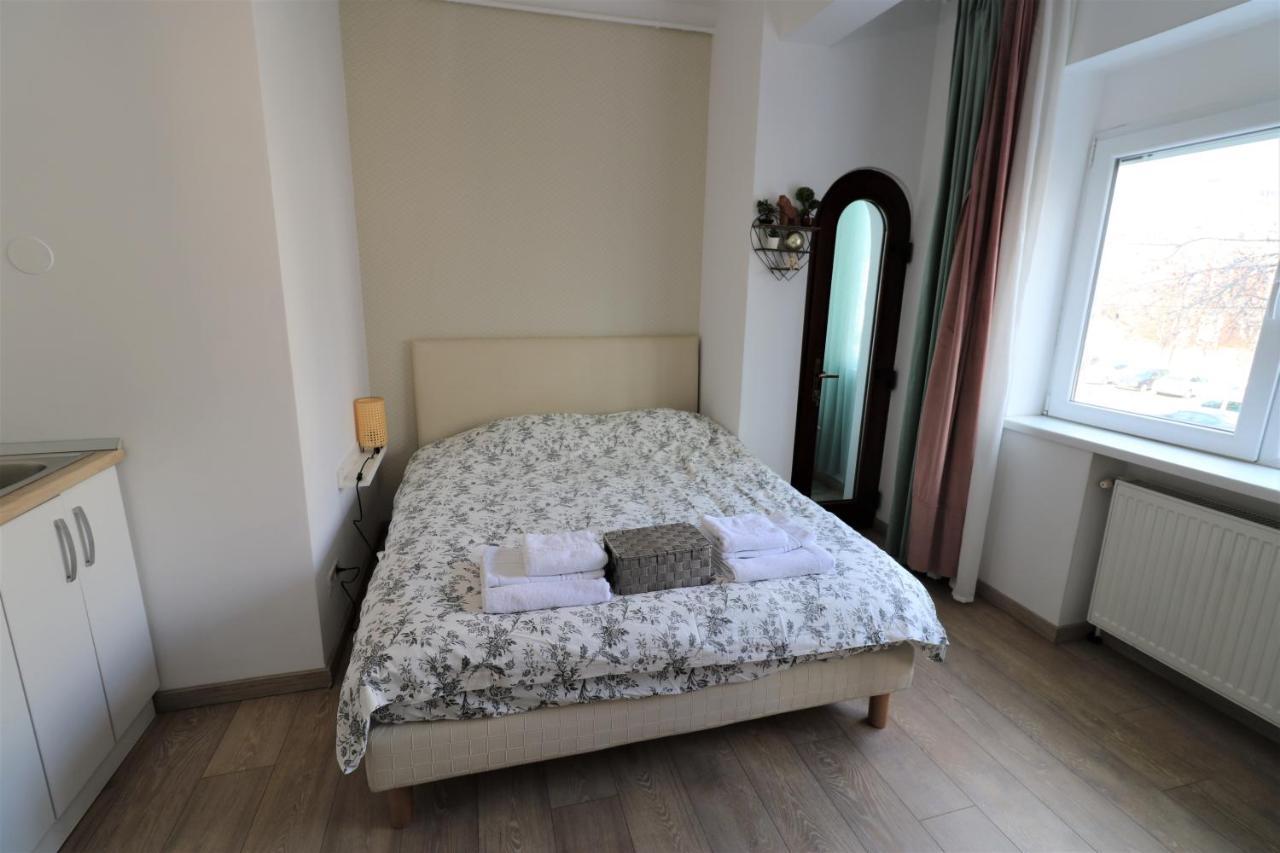 Lovely City Center Apartment - Free Minibar Bucarest Extérieur photo