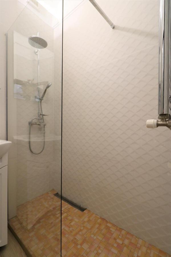 Lovely City Center Apartment - Free Minibar Bucarest Extérieur photo